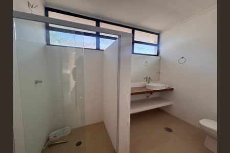 Casa à venda com 768m², 4 quartos e 12 vagas Casa à venda com 768m², 4 quartos e 12 vagasBanheiro da Suíte