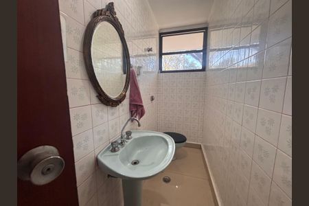 Casa à venda com 768m², 4 quartos e 12 vagas Casa à venda com 768m², 4 quartos e 12 vagasLavabo