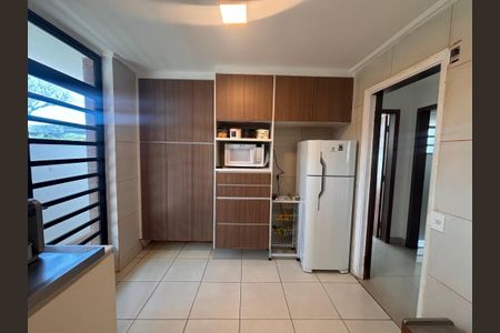 Casa à venda com 768m², 4 quartos e 12 vagas Casa à venda com 768m², 4 quartos e 12 vagasCozinha