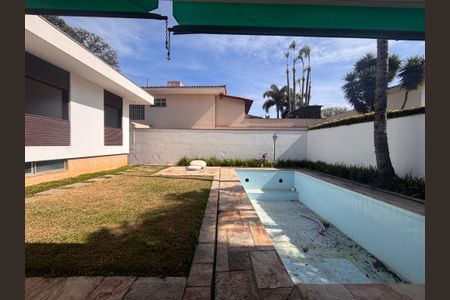 Casa à venda com 768m², 4 quartos e 12 vagas Casa à venda com 768m², 4 quartos e 12 vagasÁrea Externa