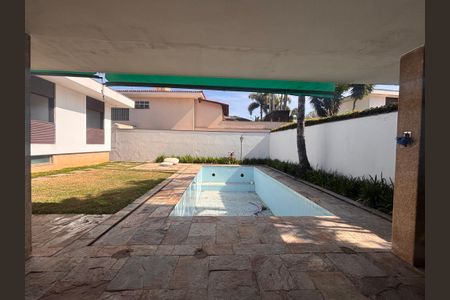 Casa à venda com 768m², 4 quartos e 12 vagas Casa à venda com 768m², 4 quartos e 12 vagasÁrea Externa