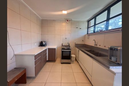 Casa à venda com 768m², 4 quartos e 12 vagas Casa à venda com 768m², 4 quartos e 12 vagasCozinha