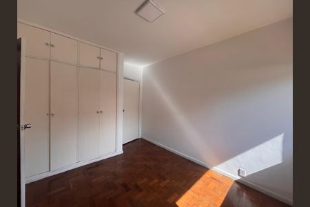 Casa à venda com 768m², 4 quartos e 12 vagas Casa à venda com 768m², 4 quartos e 12 vagasQuarto 1