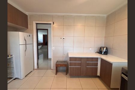 Casa à venda com 768m², 4 quartos e 12 vagas Casa à venda com 768m², 4 quartos e 12 vagasCozinha