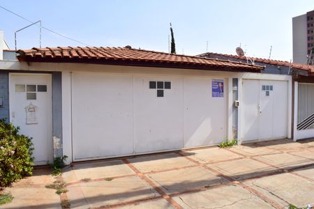 Casa para alugar com 200m², 3 quartos e 3 vagasFachada