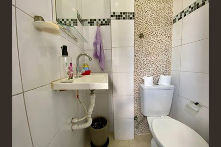 Lavabo de apartamento para alugar com 2 quartos, 85m² em Cidade Ocian, Praia Grande