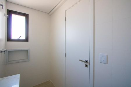 Apartamento à venda com 117m², 3 quartos e 2 vagasBanheiro do quarto 1