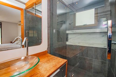 Banheiro da Suíte de apartamento à venda com 1 quarto, 140m² em Petrópolis, Porto Alegre