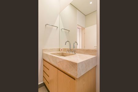 Casa de condomínio à venda com 1257m², 3 quartos e 3 vagas Casa de condomínio à venda com 1257m², 3 quartos e 3 vagasBanheiro