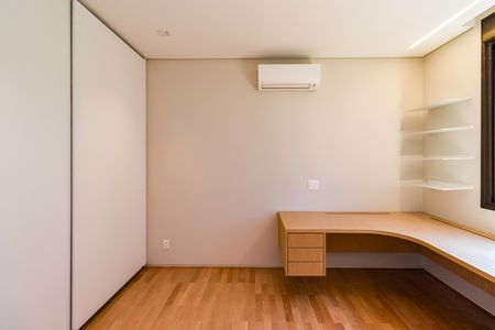 Casa de condomínio à venda com 1257m², 3 quartos e 3 vagas Casa de condomínio à venda com 1257m², 3 quartos e 3 vagasSuíte 2