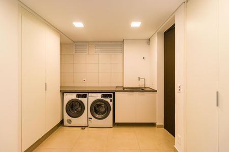 Casa de condomínio à venda com 1257m², 3 quartos e 3 vagas Casa de condomínio à venda com 1257m², 3 quartos e 3 vagasÁrea de Serviço