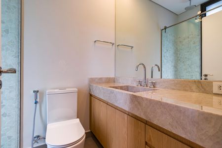 Casa de condomínio à venda com 1257m², 3 quartos e 3 vagas Casa de condomínio à venda com 1257m², 3 quartos e 3 vagasBanheiro da Suíte 2