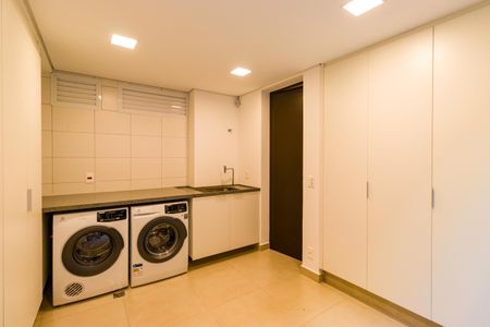 Casa de condomínio à venda com 1257m², 3 quartos e 3 vagas Casa de condomínio à venda com 1257m², 3 quartos e 3 vagasÁrea de Serviço