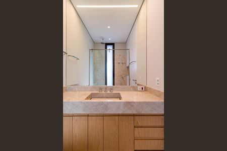 Casa de condomínio à venda com 1257m², 3 quartos e 3 vagas Casa de condomínio à venda com 1257m², 3 quartos e 3 vagasBanheiro da Suíte 2