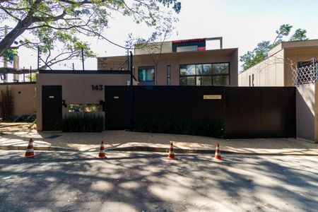 Casa de condomínio à venda com 1257m², 3 quartos e 3 vagas Casa de condomínio à venda com 1257m², 3 quartos e 3 vagasFachada