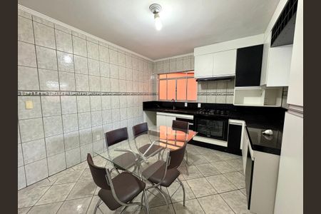 Casa à venda com 150m², 3 quartos e 3 vagas Casa à venda com 150m², 3 quartos e 3 vagasCozinha