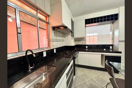 Casa à venda com 150m², 3 quartos e 3 vagas Casa à venda com 150m², 3 quartos e 3 vagasCozinha
