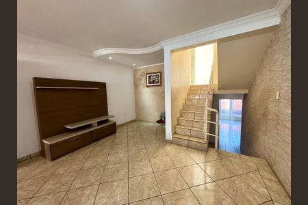 Casa à venda com 150m², 3 quartos e 3 vagas Casa à venda com 150m², 3 quartos e 3 vagasSala