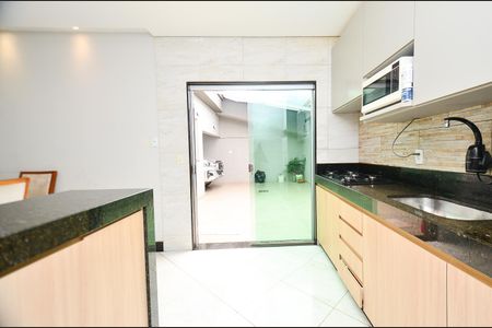 Casa para alugar com 300m², 5 quartos e 2 vagasCozinha