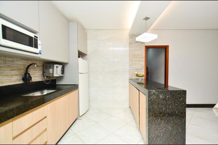 Casa para alugar com 300m², 5 quartos e 2 vagasCozinha