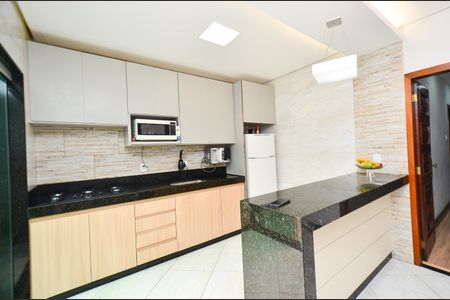 Casa para alugar com 300m², 5 quartos e 2 vagasCozinha