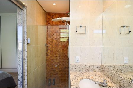 Casa para alugar com 300m², 5 quartos e 2 vagasBanheiro da Suíte