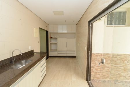 Casa para alugar com 398m², 3 quartos e 5 vagas Casa para alugar com 398m², 3 quartos e 5 vagasCozinha