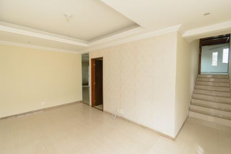 Casa para alugar com 398m², 3 quartos e 5 vagas Casa para alugar com 398m², 3 quartos e 5 vagasSala de Jantar