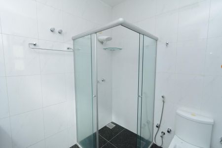 Casa para alugar com 398m², 3 quartos e 5 vagas Casa para alugar com 398m², 3 quartos e 5 vagasBanheiro da Suíte 2