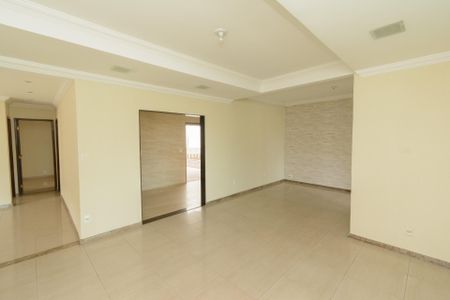 Casa para alugar com 398m², 3 quartos e 5 vagas Casa para alugar com 398m², 3 quartos e 5 vagasSala