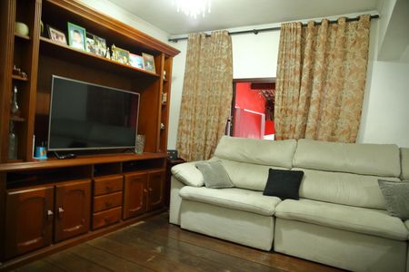 Casa à venda com 140m², 3 quartos e 2 vagasSala