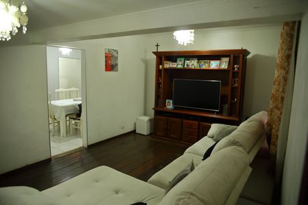 Casa à venda com 140m², 3 quartos e 2 vagasSala