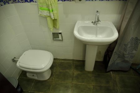 Casa à venda com 140m², 3 quartos e 2 vagasBanheiro