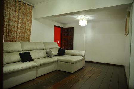 Casa à venda com 140m², 3 quartos e 2 vagasSala