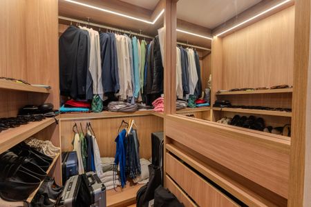 Apartamento à venda com 65m², 2 quartos e 1 vaga Apartamento à venda com 65m², 2 quartos e 1 vagaCloset da suíte