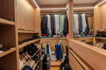 Apartamento à venda com 65m², 2 quartos e 1 vaga Apartamento à venda com 65m², 2 quartos e 1 vagaCloset da suíte