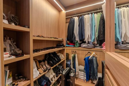 Apartamento à venda com 65m², 2 quartos e 1 vaga Apartamento à venda com 65m², 2 quartos e 1 vagaCloset da suíte