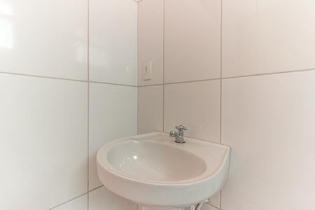 Banheiro de kitnet/studio para alugar com 1 quarto, 36m² em República, São Paulo