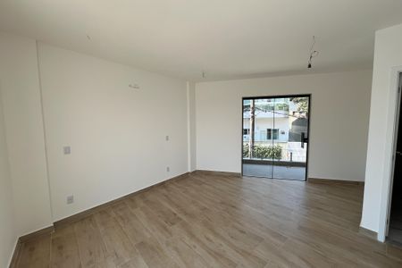Casa à venda com 346m², 3 quartos e 2 vagasSuíte