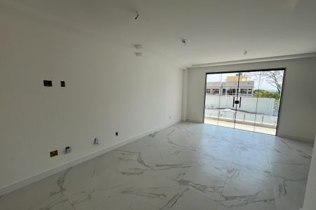 Sala de casa à venda com 3 quartos, 346m² em Jardim Guanabara, Rio de Janeiro