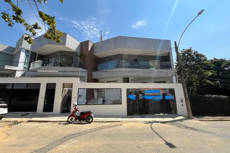 Casa à venda com 346m², 3 quartos e 2 vagasFachada