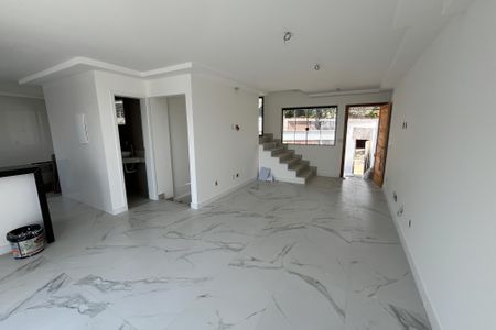 Sala de casa à venda com 3 quartos, 346m² em Jardim Guanabara, Rio de Janeiro
