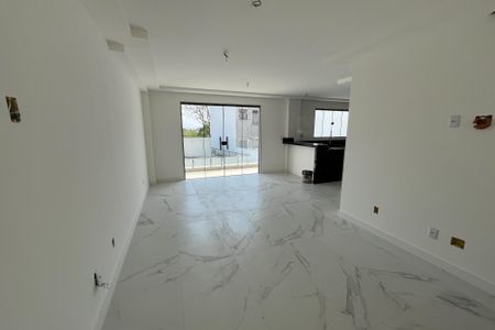 Sala de casa à venda com 3 quartos, 346m² em Jardim Guanabara, Rio de Janeiro