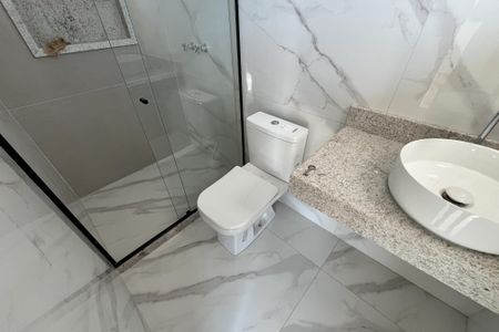 Casa à venda com 346m², 3 quartos e 2 vagasBanheiro da Suíte 2