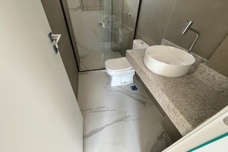 Casa à venda com 346m², 3 quartos e 2 vagasBanheiro da Suíte