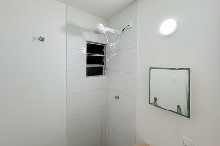 Banheiro de kitnet/studio para alugar com 1 quarto, 25m² em Liberdade, São Paulo