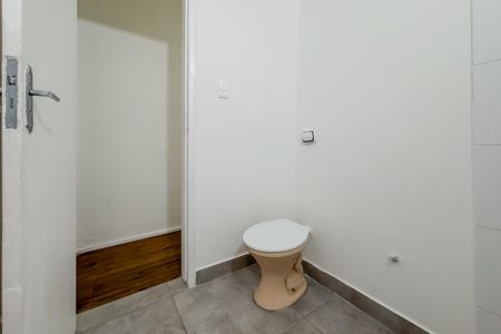 Banheiro de kitnet/studio para alugar com 1 quarto, 25m² em Liberdade, São Paulo