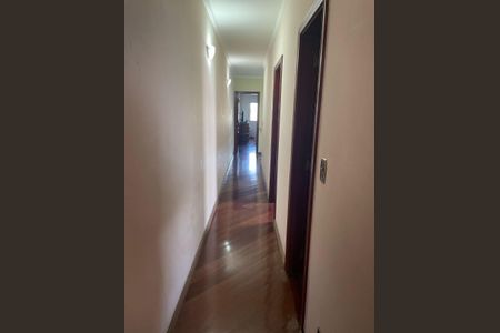 Casa à venda com 225m², 4 quartos e 6 vagasCorredor