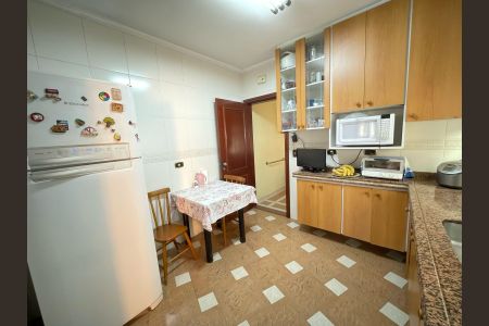 Casa à venda com 225m², 4 quartos e 6 vagasCozinha