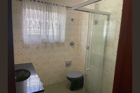Casa à venda com 225m², 4 quartos e 6 vagasBanheiro